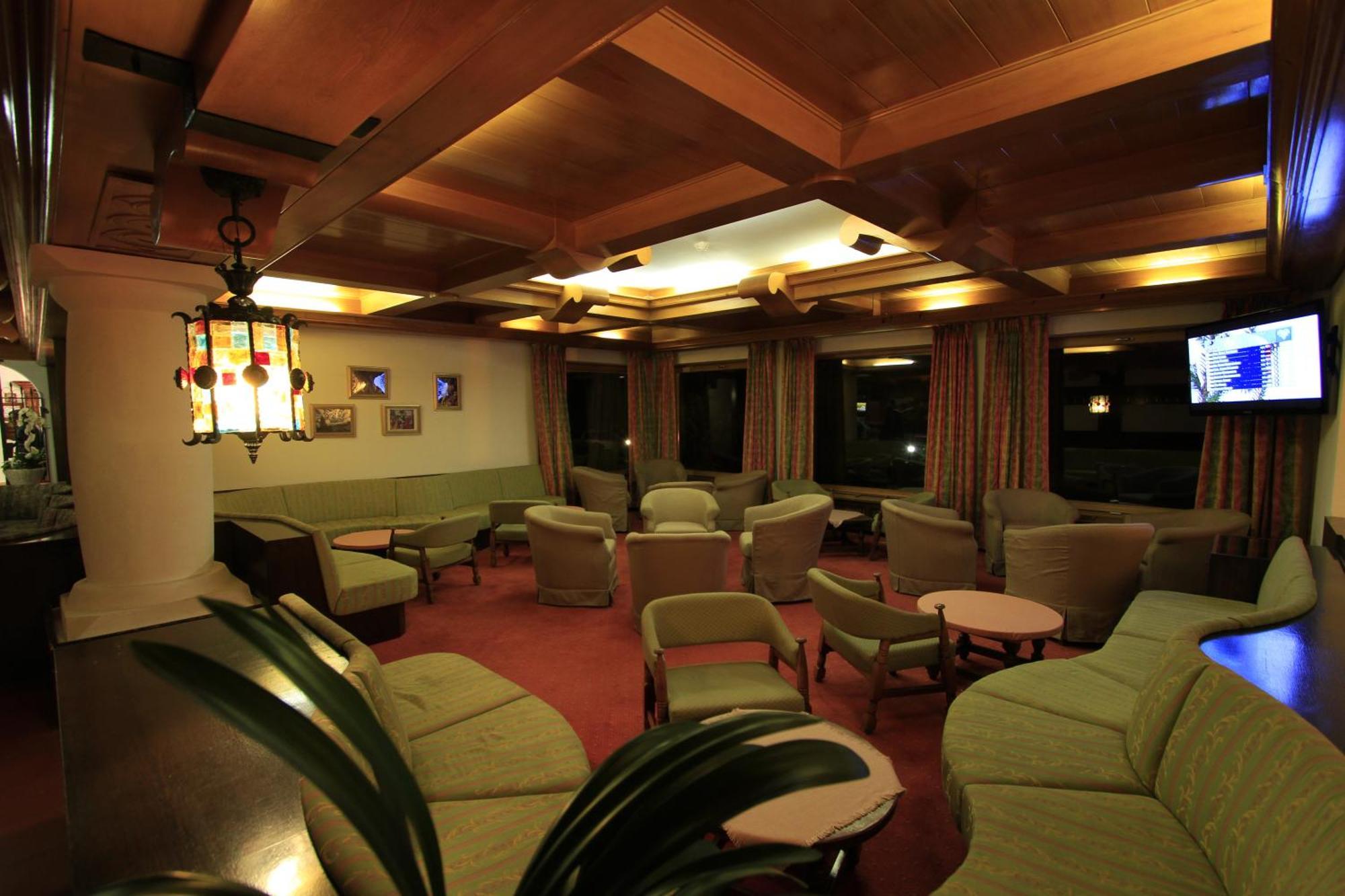 Hotel Regina Delle Dolomiti Panchia Exteriör bild